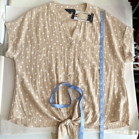 TAHARI Women’s Beige & White Polka Dot Short Sleeves Blouse - Picture 6 of 8